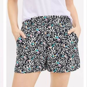 NEW Ann Taylor LOFT Pull on shorts in Bird Print, M